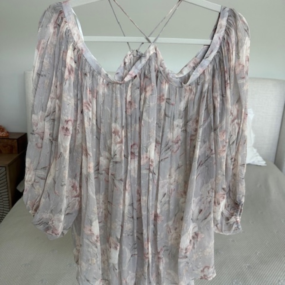 New w/tags Zimmermann Cold Shoulder Silk Top Flower Print in designer size 2. - Picture 2 of 4